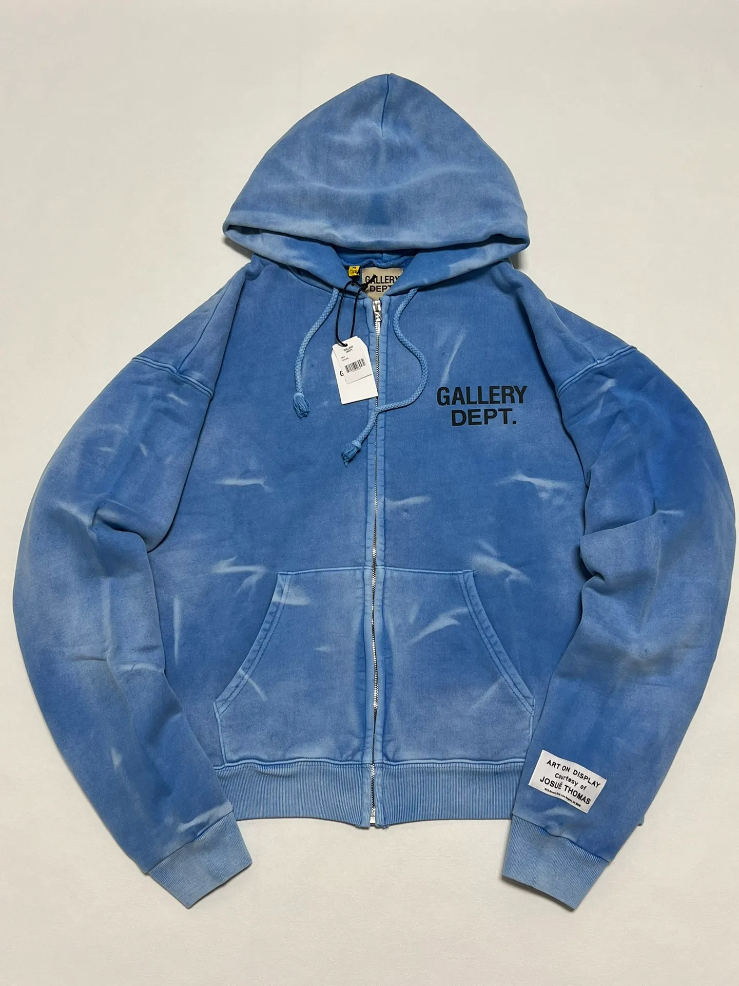 GALLERY DEPT. SUN FADED ENGLISH LOGO ZIP UP/BLUE Sun-washed blue water ripple English zipper hoodie Washed blue S-XL Ready-to-wear dyeing Hand-sewn heavy-weight horsetail fading Super-heavy washing Hand-hanging holes Bones frayed and whitened Mold customization with G LOGO zipper Correct accessories!